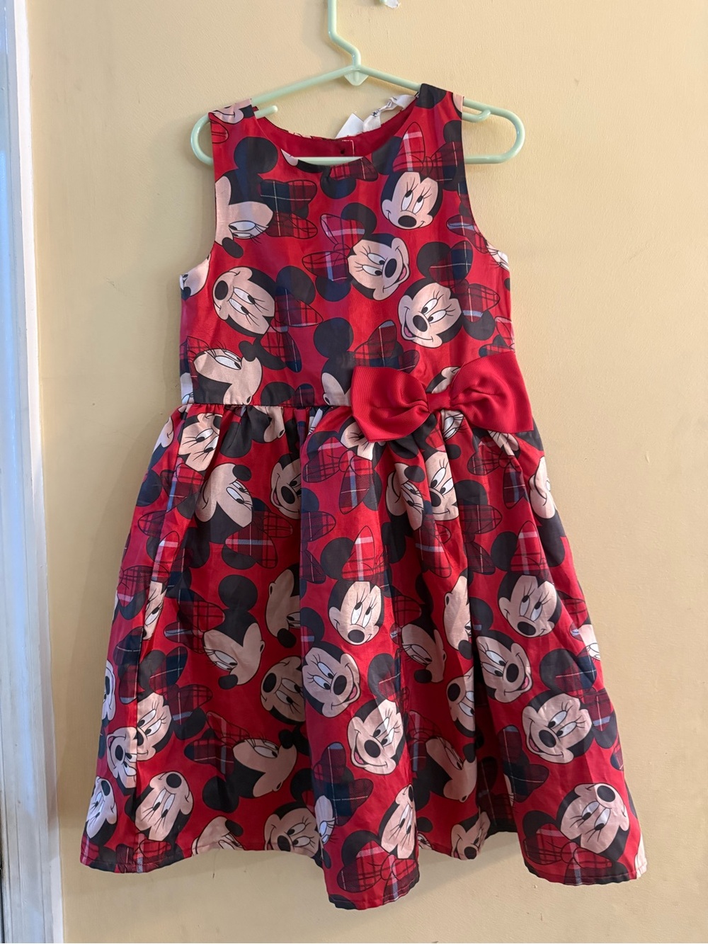 H&M Disney Minnie Mouse dress features an all-over character print